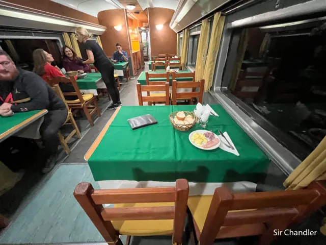 Experiencias gastronómicas a bordo del Tren Patagónico: menú gourmet y vinos patagónicos