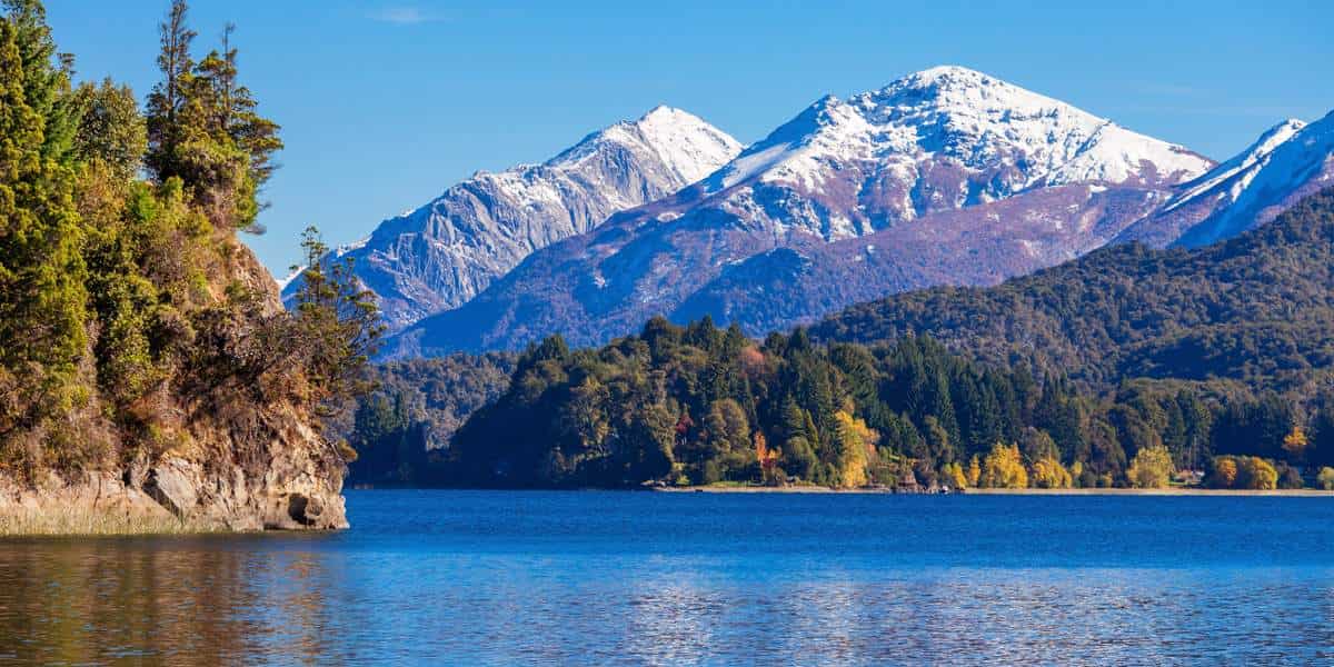 Tren Patagónico y alojamiento de lujo: cómo combinar tu viaje con hoteles boutique en Bariloche y Viedma